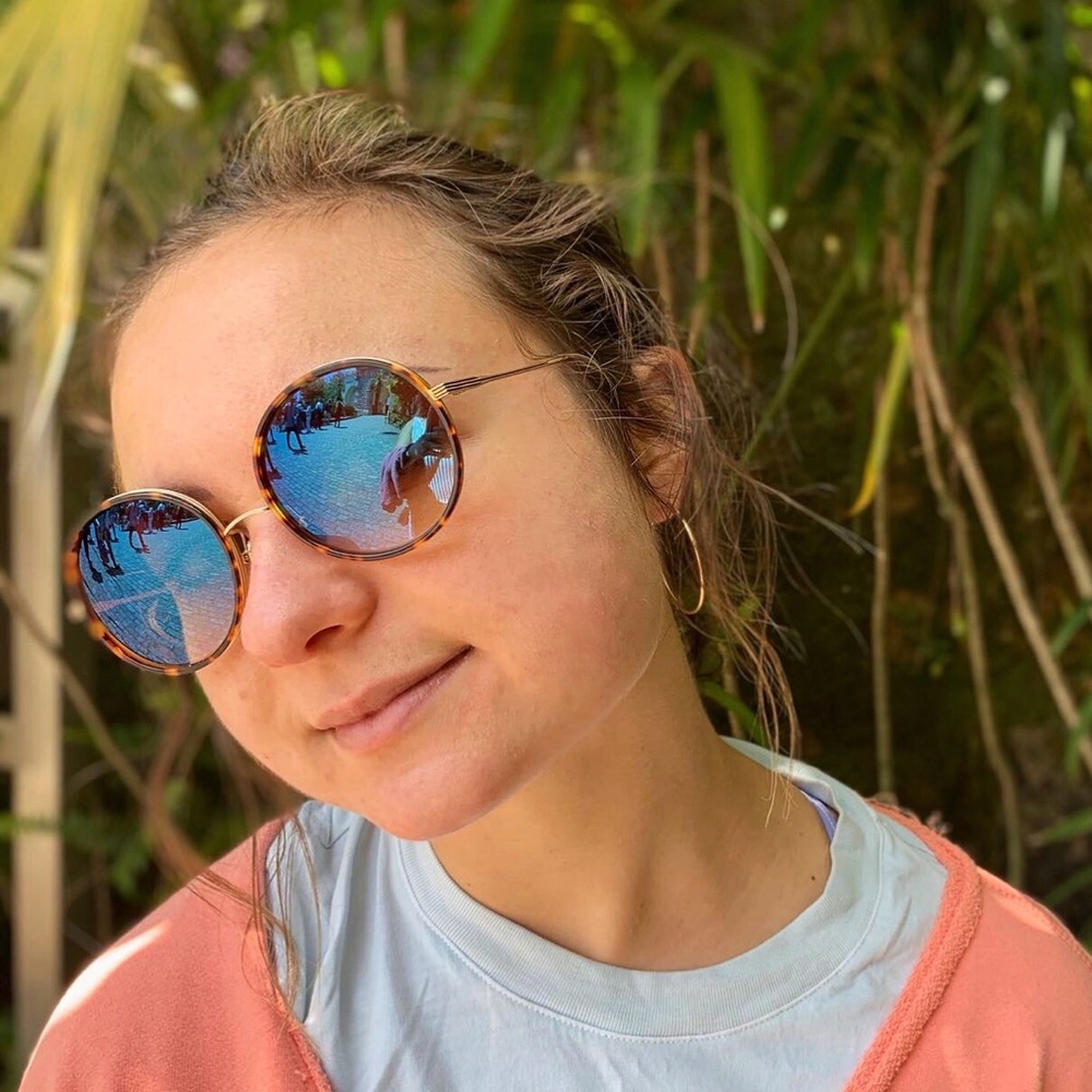 Meet your Posher, Madeline
